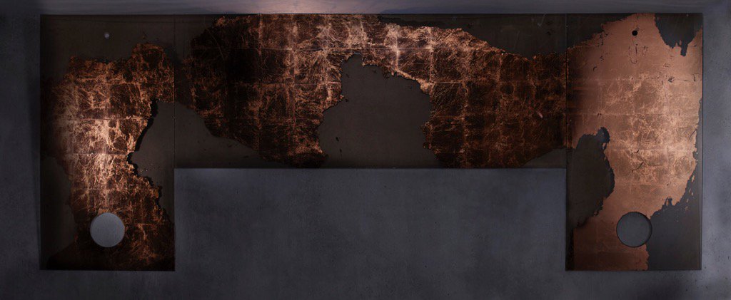 StuartFoxStudio's tweet image. Mandarin Oriental Hyde Park 160+ bedrooms with églomisé artwork by Stuart Fox Studio designer #JOYCEWANG #HongKong