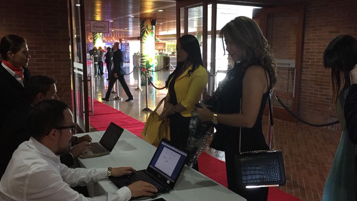 Incontactos's tweet photo. Hoy estamos #Incontacto desde Bogotá en el registro del evento Quinquenios de @HenkelColombia
#Relacionesinteligentes
#EventosIncontacto https://t.co/1ZLLY7np2A