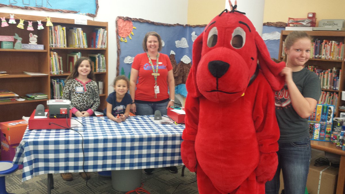 AmberConley88's tweet photo. Come visit the @STCElementary  book fair! Tonight until 7:30! Clifford is here!! #read #stcr13 https://t.co/HKYOmvGfgP