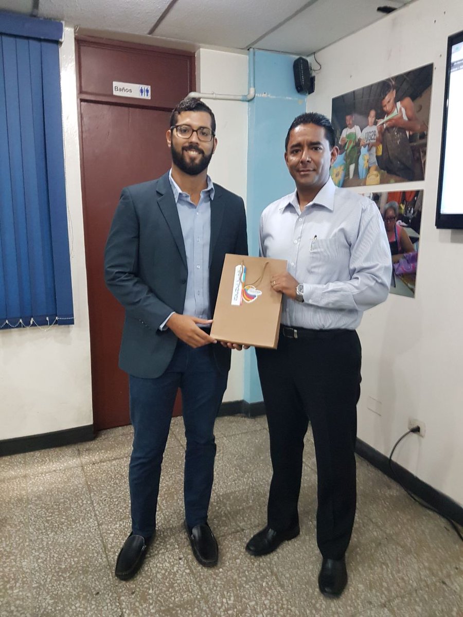 PenitenciarioPA's tweet photo. Hoy entregamos obsequio de #integrarte a personal del Sistema Penitenciario de El Salvador en visita oficial. @Comunica_DGCP   #SIP https://t.co/EndFLlsrCR
