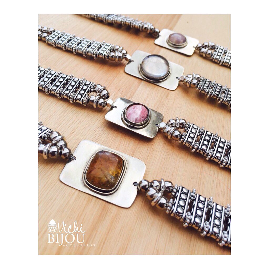 vichibijou's tweet photo. Zoom en nuestros chokers || metal y piedra central engarzada en alpaca || pedí mas info &amp; ubicación del taller por whatsapp 099.920515 https://t.co/nWAFUqZWcq