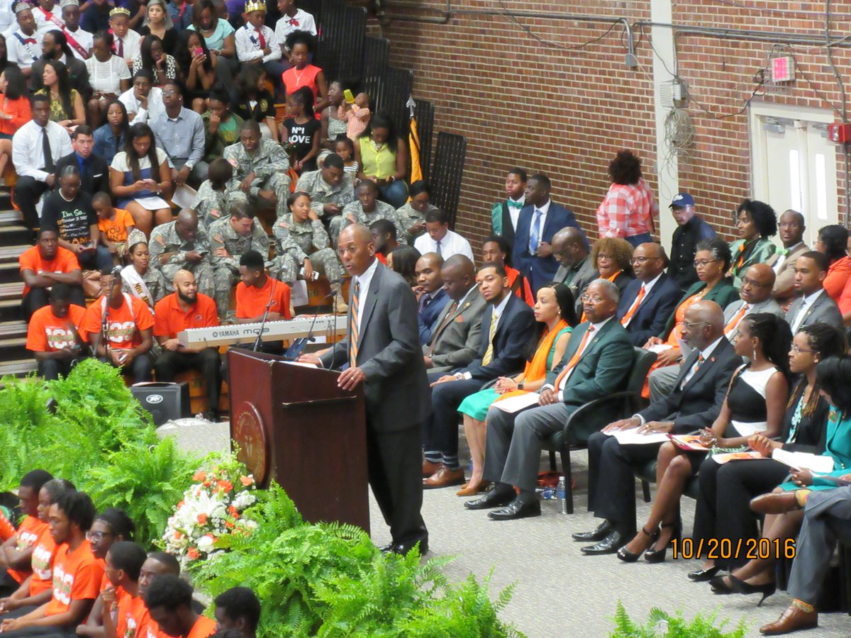 rick_son7's tweet photo. FAMU HOMECOMING 2016!! @CoachAlexWood and the Rattlers!! Standing room only!! @FAMUFOOTBALL !! GO RATTLERS!!! CAN'T WAIT!! https://t.co/tZSzfGY7U7