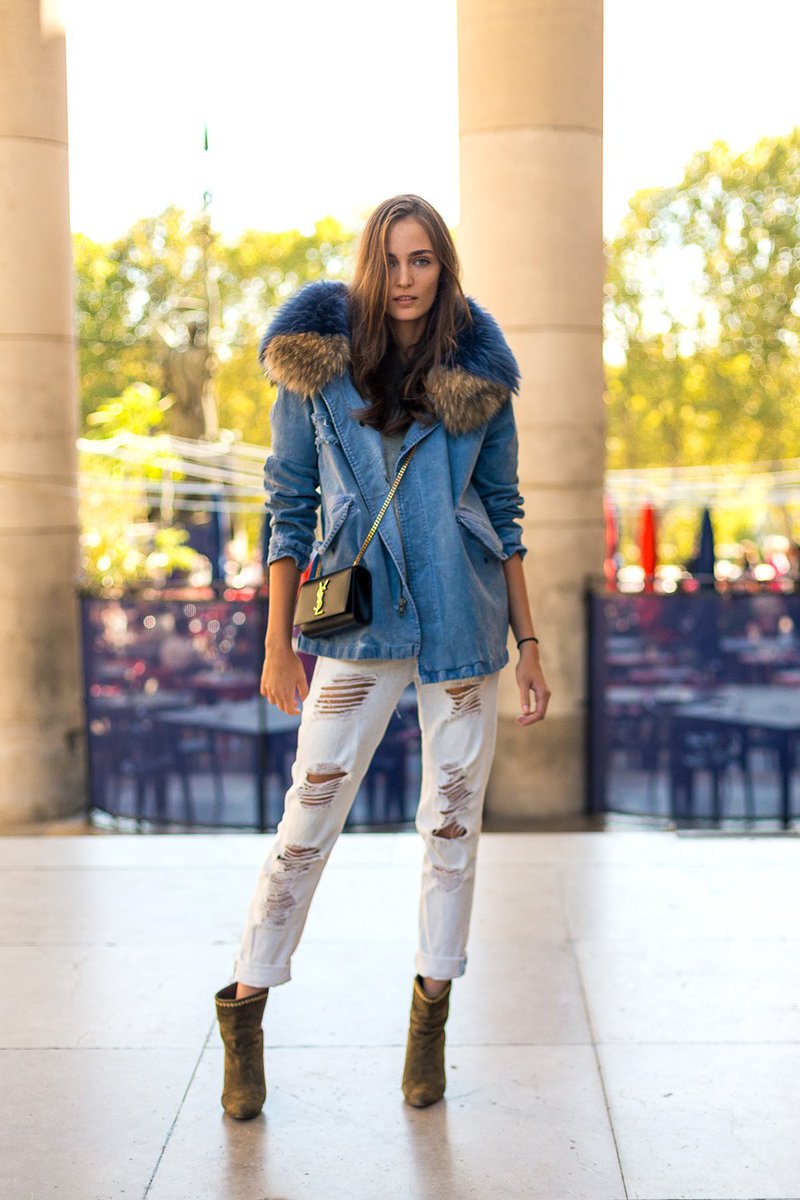 velvetmagazine's tweet photo. Bolsos de mano que reflejan un look relajado casual, con mucha personalidad. Lo vemos en el #StreetStyle de Londres y París. #VelvetTrend https://t.co/zXE4hDtpHC