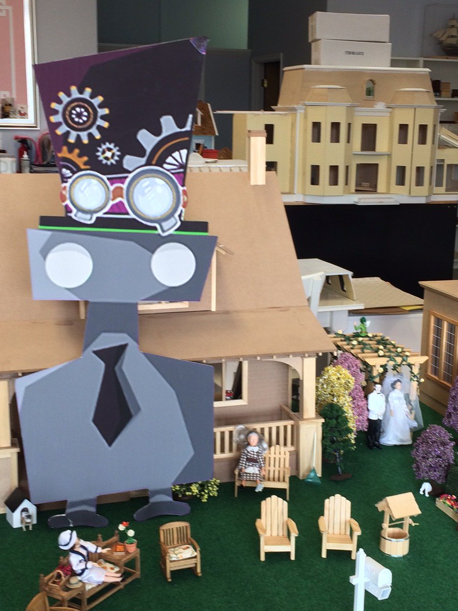 Hubble loved visiting one of our sponsors, Lilliput's Dollhouse Shop!
#LetHubblefly #omgrobots