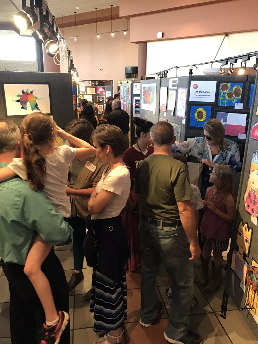 creativity_hive's tweet photo. @SpicewoodPYP artists #shiningbright tonight @rrisdart #PAC #ElemArtShow #yourhartmonth #txYAM17 #rrisdproud @JKimRRISD will be so proud! https://t.co/q2NB4L3gNQ