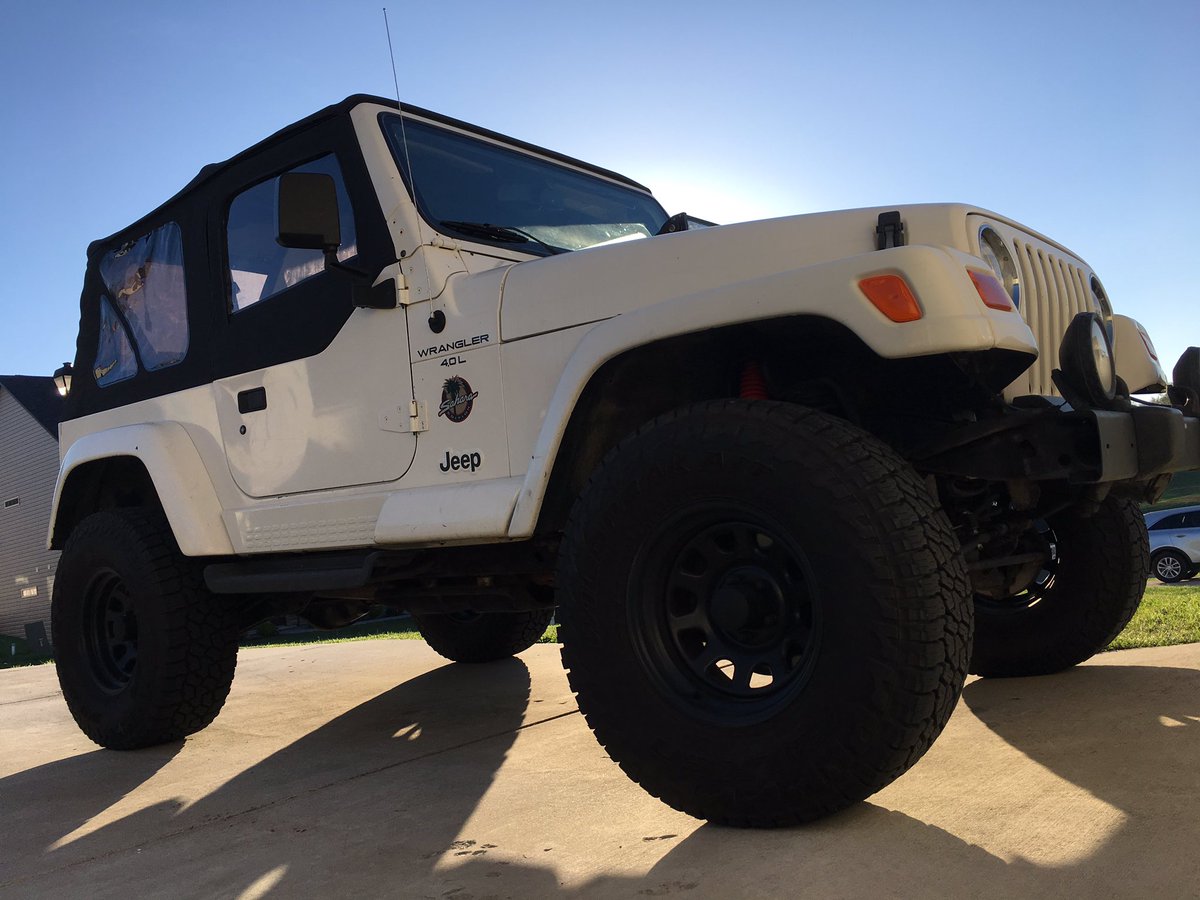 MyJeepsThoughts's tweet photo. A beautiful Tennessee evening #Jeep #JeepLife #Wrangler https://t.co/q1eybjefu0