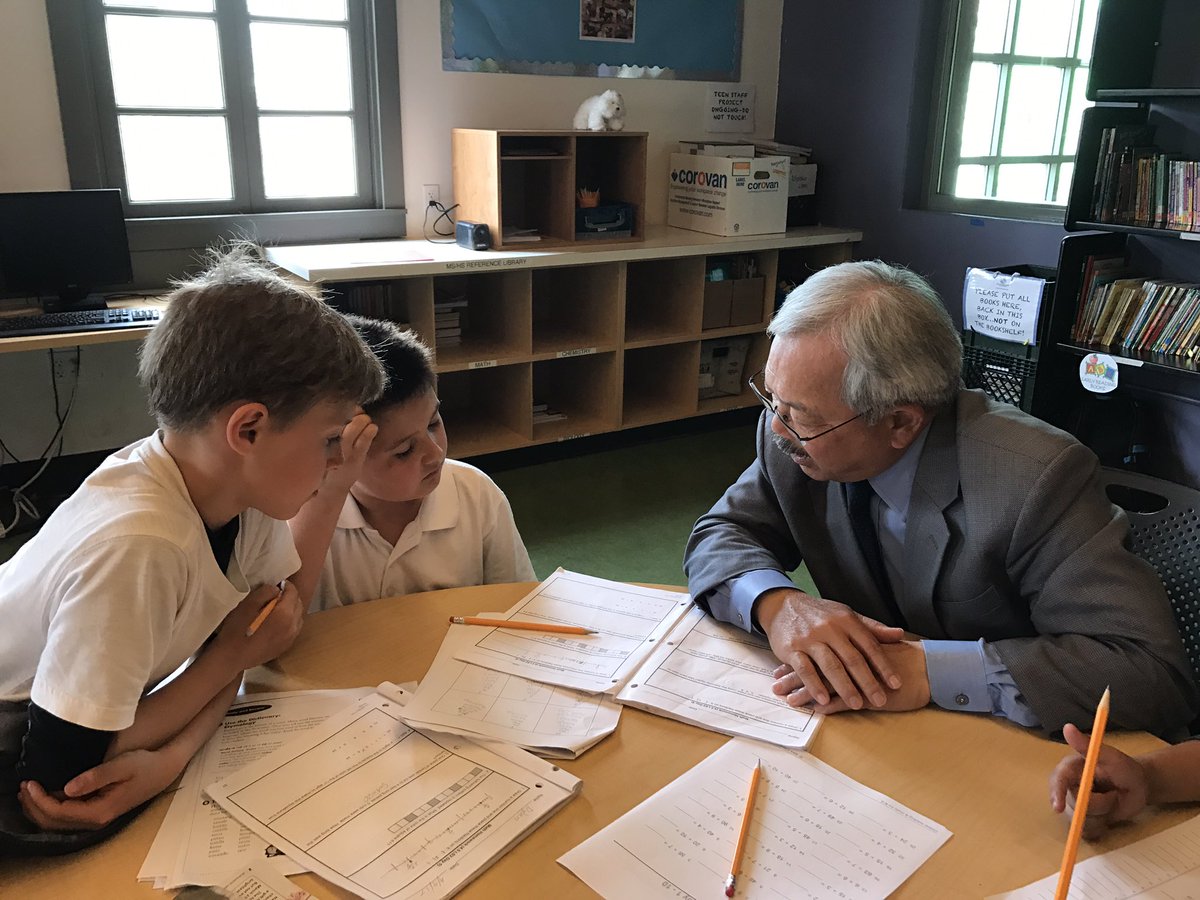 mayoredlee's tweet photo. Helping 4th graders w/their math homework during @BGCSF's Power Hour. #SF youth excel when we come together to support them. #Mayors4Service https://t.co/XoMweAiVbL