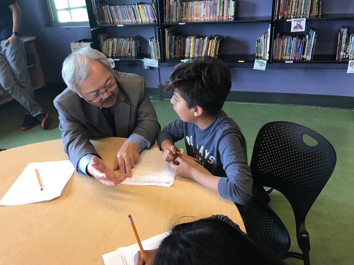 mayoredlee's tweet photo. Helping 4th graders w/their math homework during @BGCSF's Power Hour. #SF youth excel when we come together to support them. #Mayors4Service https://t.co/XoMweAiVbL