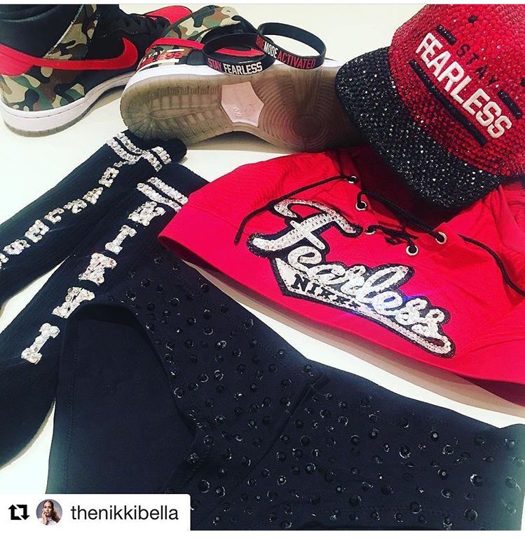 ziembaL's tweet photo. #thankyouNikki #alwaysfearless #myhero #wwe #ilovewrestling #sdlive #bellaArmy #bellatwins #suplexandstilettos @BellaTwins https://t.co/AFNejogxvc