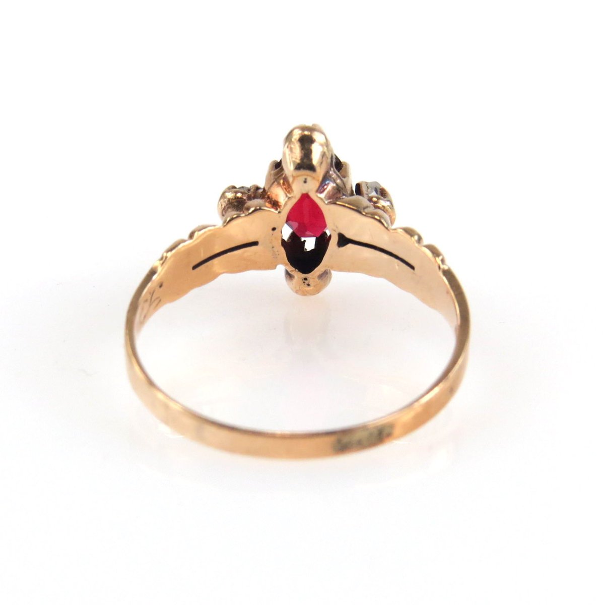 LovePreAdored's tweet photo. Diamond Garnet Victorian Gold Ring #antique #estatejewelry #historyinstyle #findatreasure
$265.00
➤ https://t.co/NjWAmzrlpI https://t.co/U6Pm7PWZXY