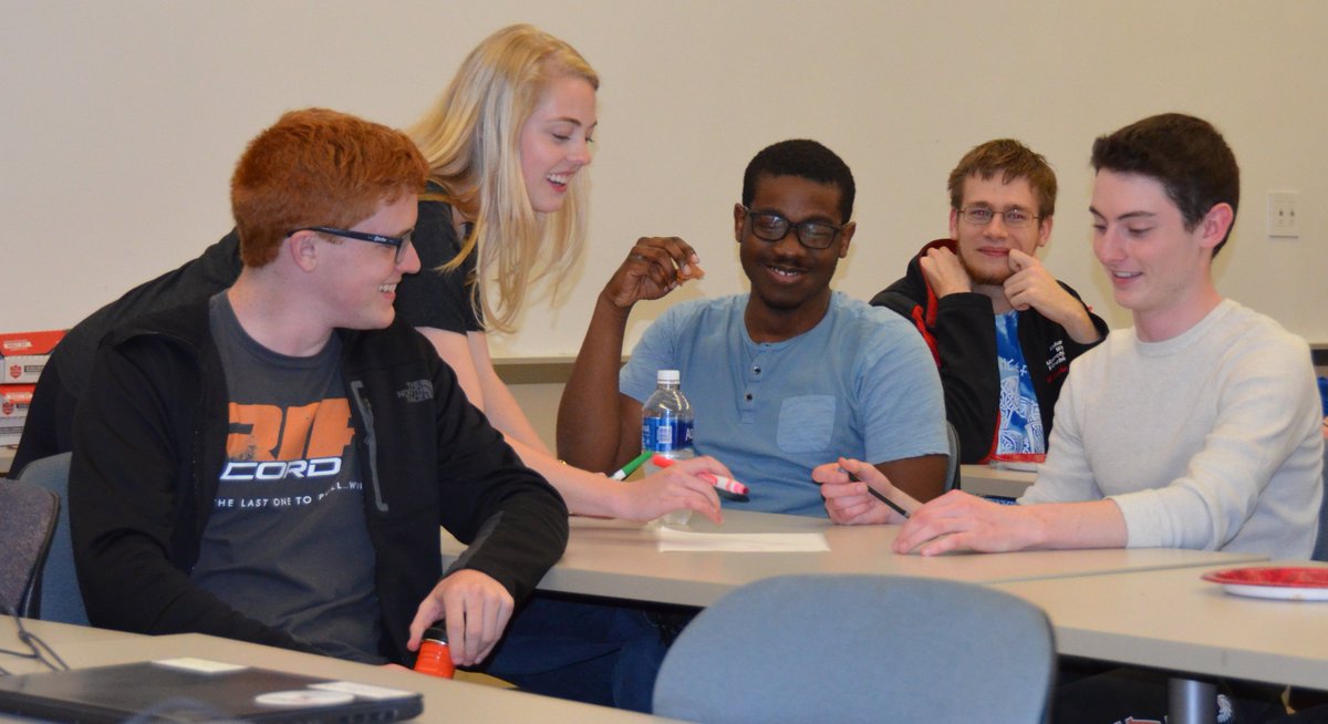 MiamiOHCEC's tweet photo. .@miamiuniversity Tough graders at the "Can you code better than a 5th grader" event celebrating Enginering and Computing week #MiamiOHalum https://t.co/gVWOEsxZ6a