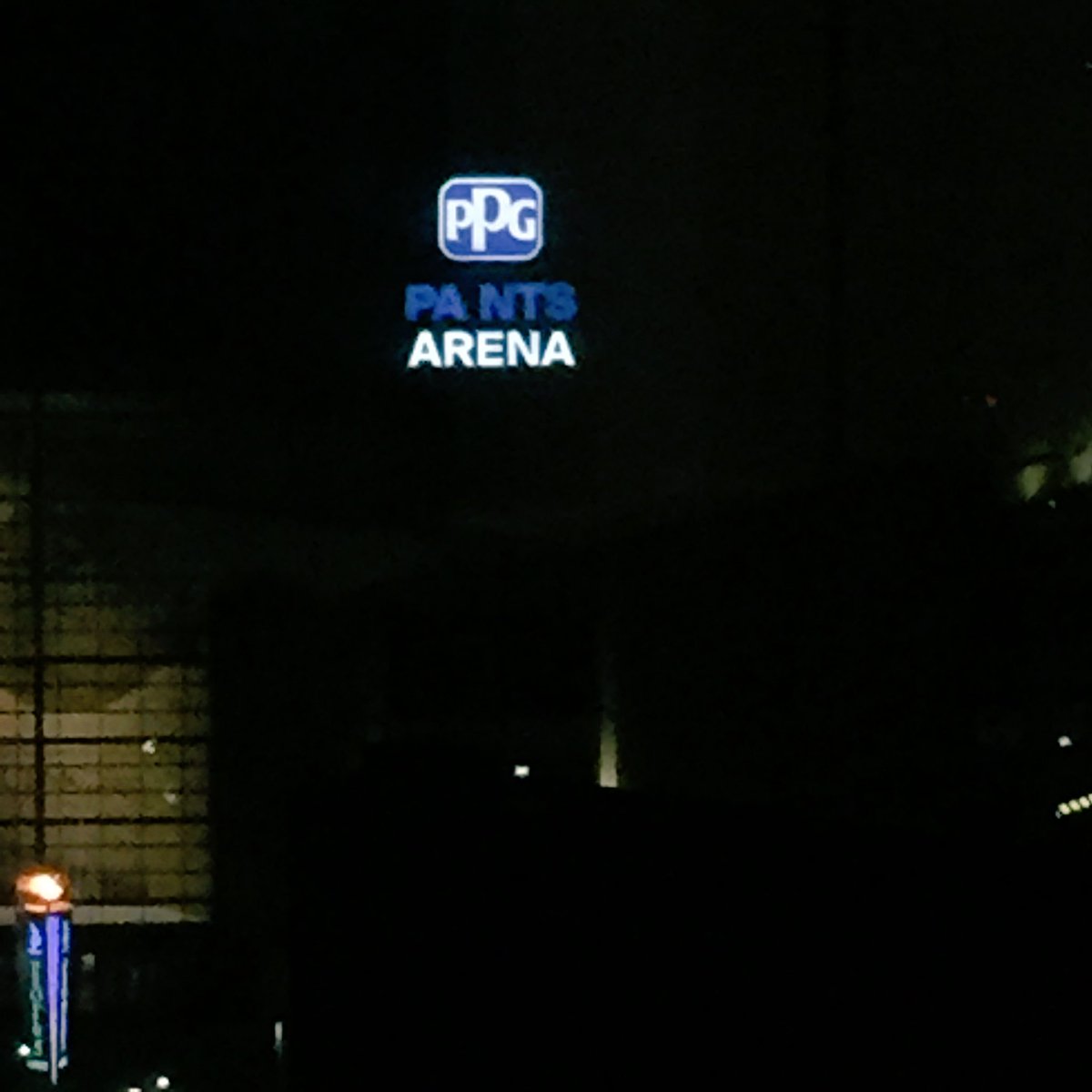 sketchyrocco's tweet photo. Well it's definitely not Consol anymore #PantsArena #SoClose @PPGPaintsArena https://t.co/MtdcLsQsWA