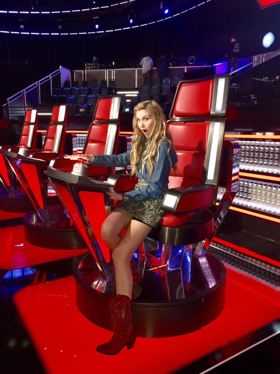 BrennleyBrown's tweet photo. Thank you @gwenstefani for believing in me and allowing me to sing a message from my heart. SO excited to continue on #teamgwen @NBCTheVoice https://t.co/jqBjG7cl1a