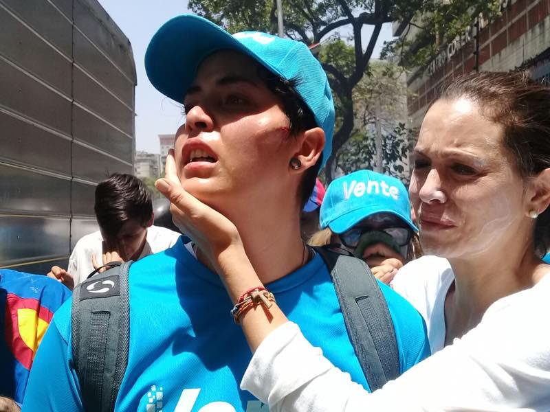 MariaCorinaYA's tweet photo. Srs Cancilleres #OEA, represión del régimen de Maduro arrecia cada día. Es necesaria reunión de emergencia de Cancilleres #DictaduraEnVzla https://t.co/ahKUBqwiaS