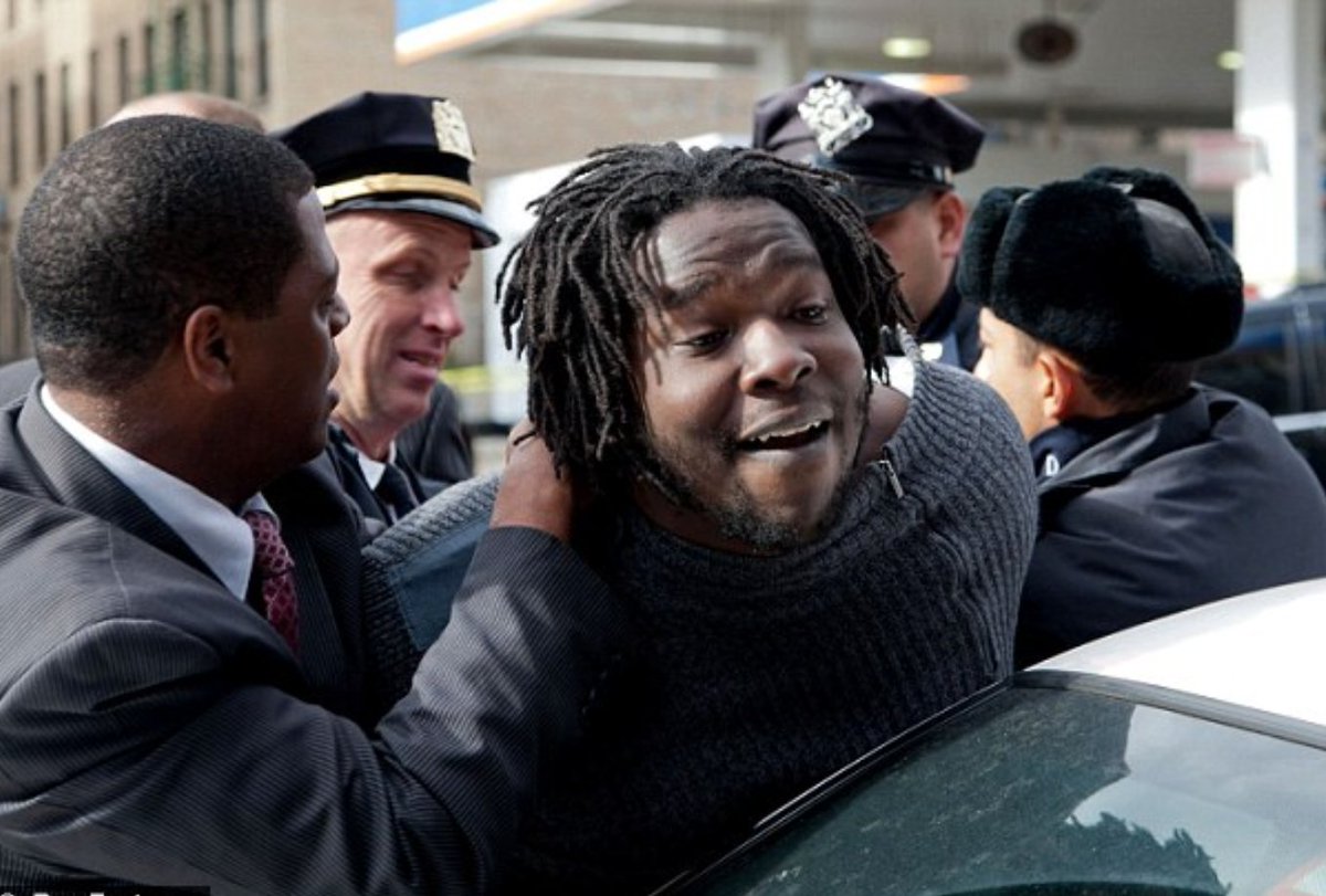 RonnieThaGreat's tweet photo. "Now just hold on officers"

"I have a Pepsi" https://t.co/jxHiCExXqk