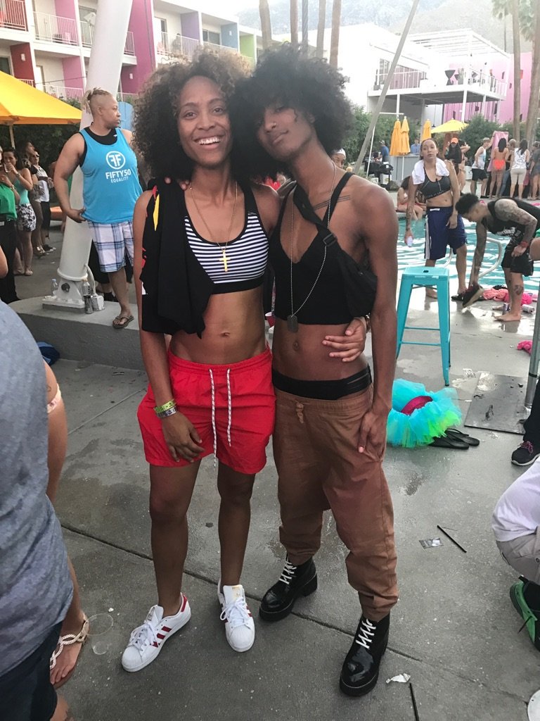 princelonnie's tweet photo. Who doesn't love them some? @itsarifitz #KRAVESPRINGBREAK 😻 https://t.co/j7VVIiEAJH