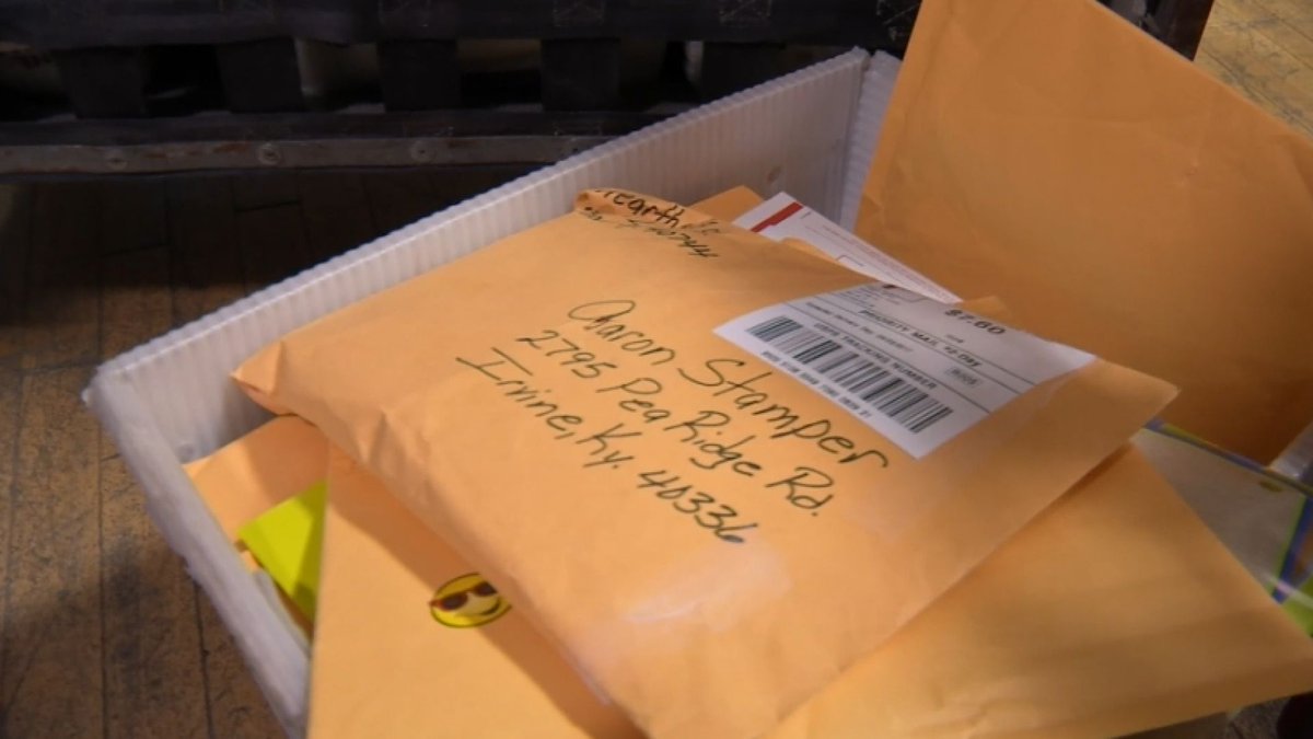 NBCDFW's tweet photo. A Kentucky teen diagnosed with Leukemia received over 20,000 birthday cards after his birthday wish went viral. https://t.co/Q5k3IDJUqj https://t.co/VkJsBDrFy6
