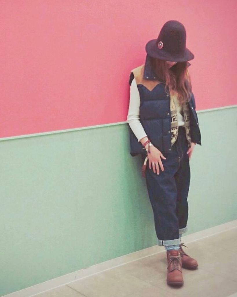 Redwingheritage Jp No Twitter レッド ウィングの 8111 アイアンレンジ を履いた 女性のアメカジコーディネート 8111 は Us4 約22cm からサイズ展開があるので 女性の方にもご愛用いただいています ブラック派の方には 同じくサイズu T Co