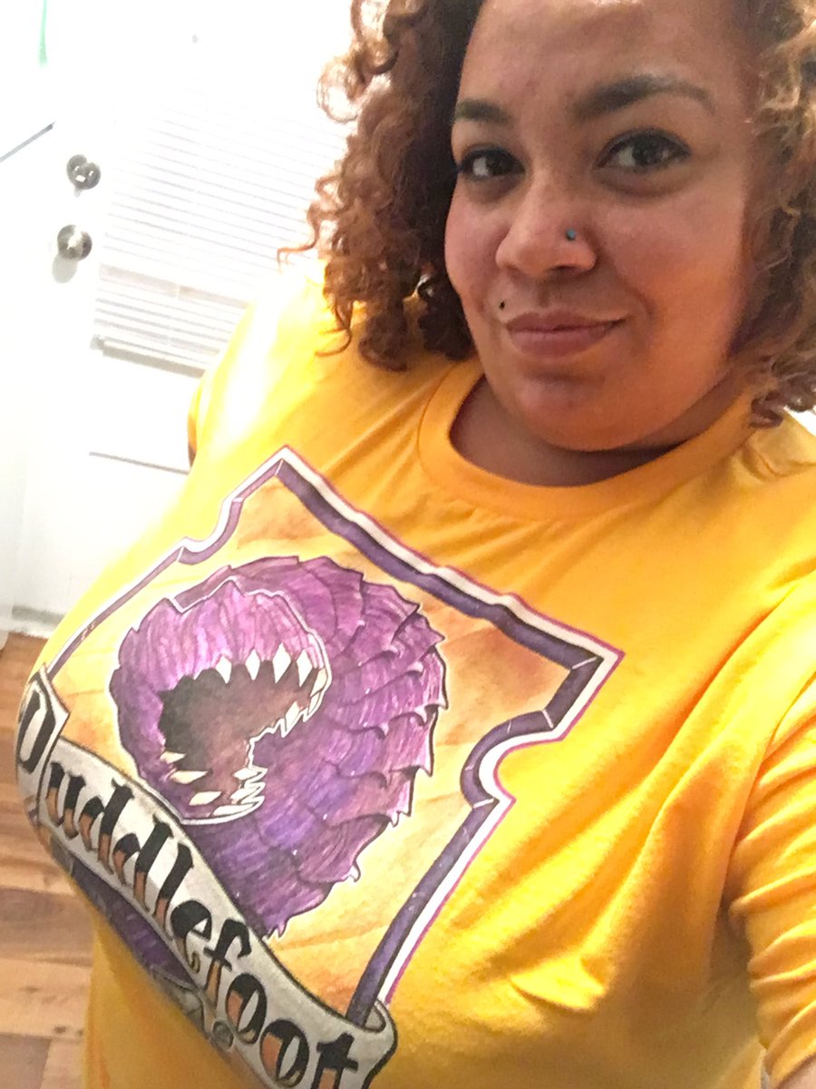 madisaurus__'s tweet photo. Representing purple and gold with pride!! #housepuddlefoot https://t.co/FvJ8hWkfj9