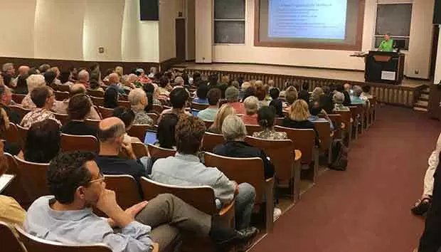 uhmanoa's tweet photo. 👥 #UHManoa campus forum highlights opportunities for change - https://t.co/p8hUaJAvUW #MakeManoaYours https://t.co/gPsLoScycD
