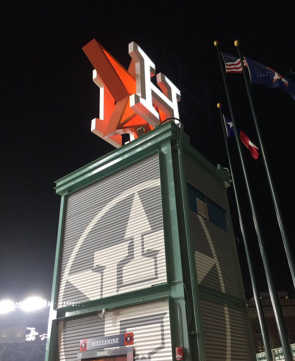 PixArtsy's tweet photo. The new deck is awesome. #Astros #AstrosTwitter https://t.co/ir6mCZ3hXj