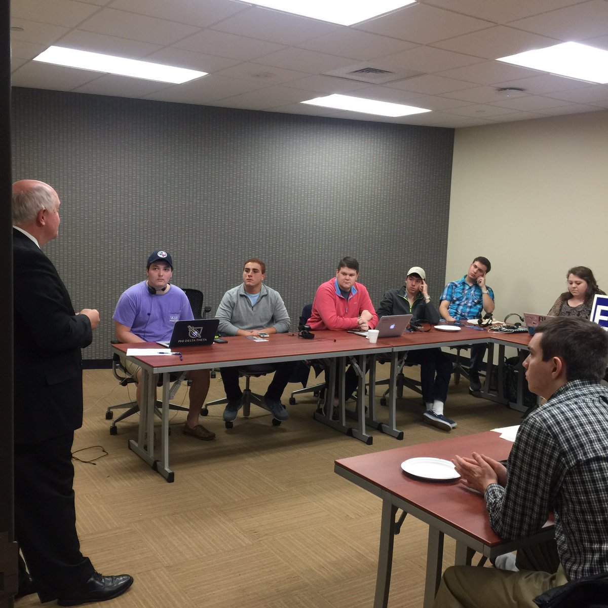 WichitaCR's tweet photo. Here's a look at our meeting from tonight. A big thanks to our 4th district congressional candidate, Ron Estes, for coming to speak with us. https://t.co/NHOZbDZSC7