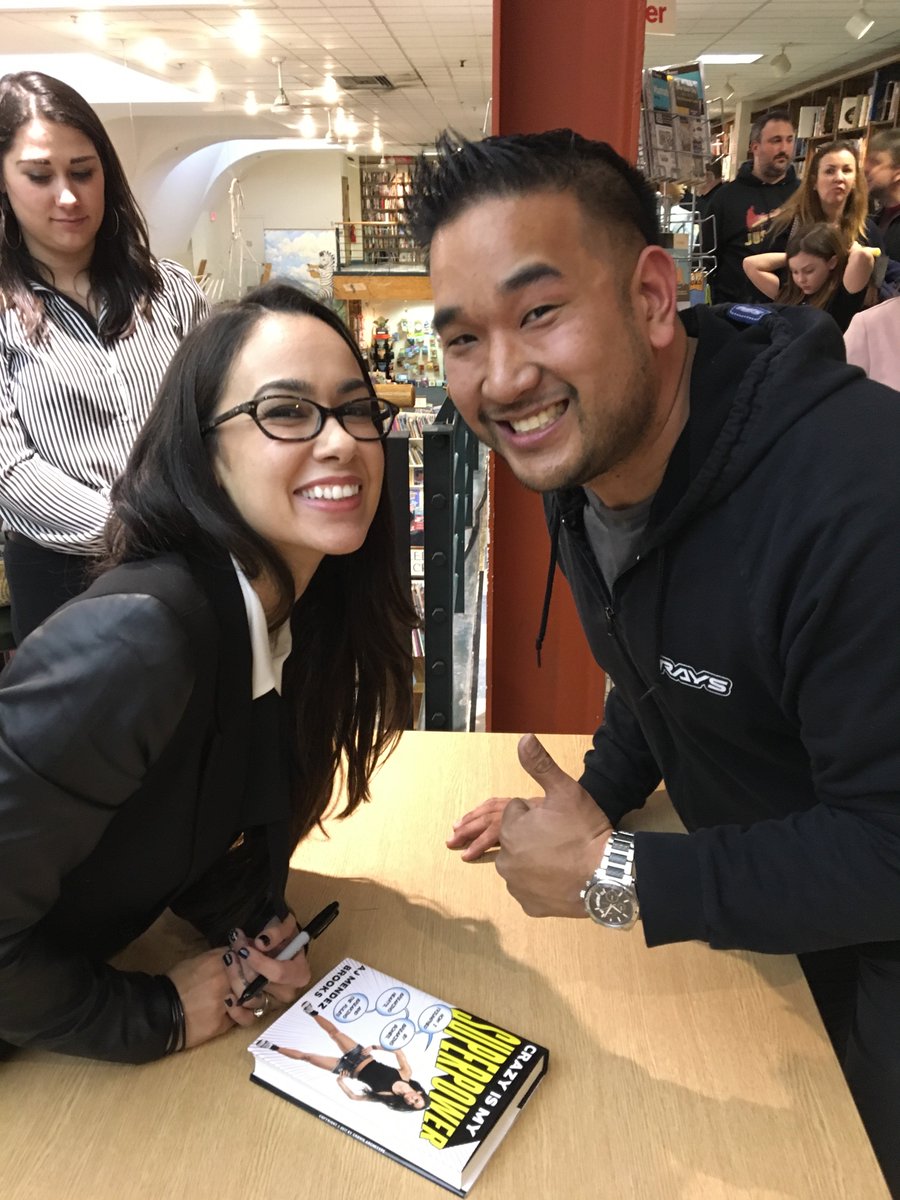 pinofreshh's tweet photo. Never in my wildest dreams did I ever think I'd meet @AJBrooks. Time to ✔️ that off the bucket list!! Thanks for being so cool tonight! https://t.co/Fg3NJQ92aJ