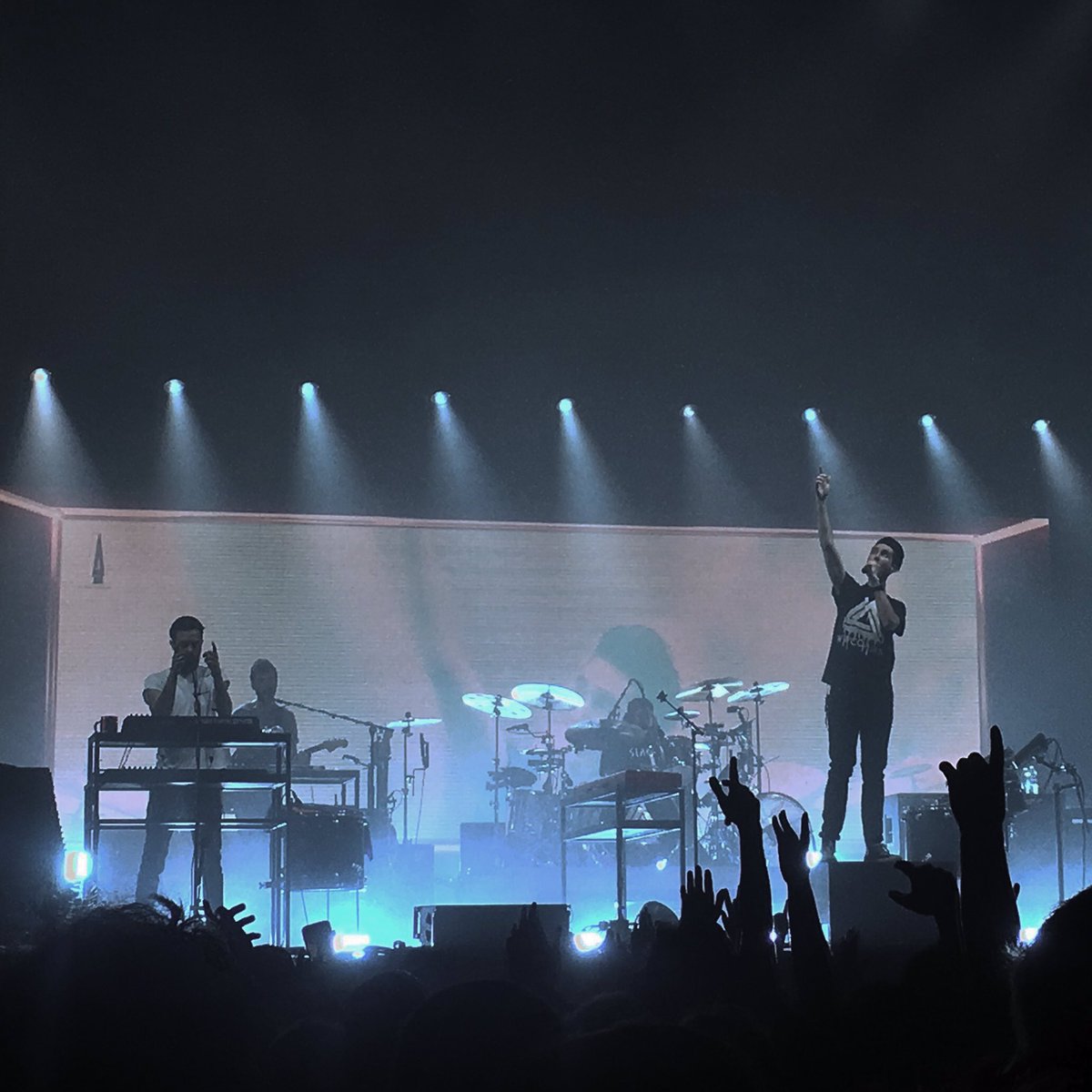 mmcgi078's tweet photo. 04/03/17, one of the the best nights of my life. <3 #WildWildWorldTour https://t.co/maxXcvKjdk