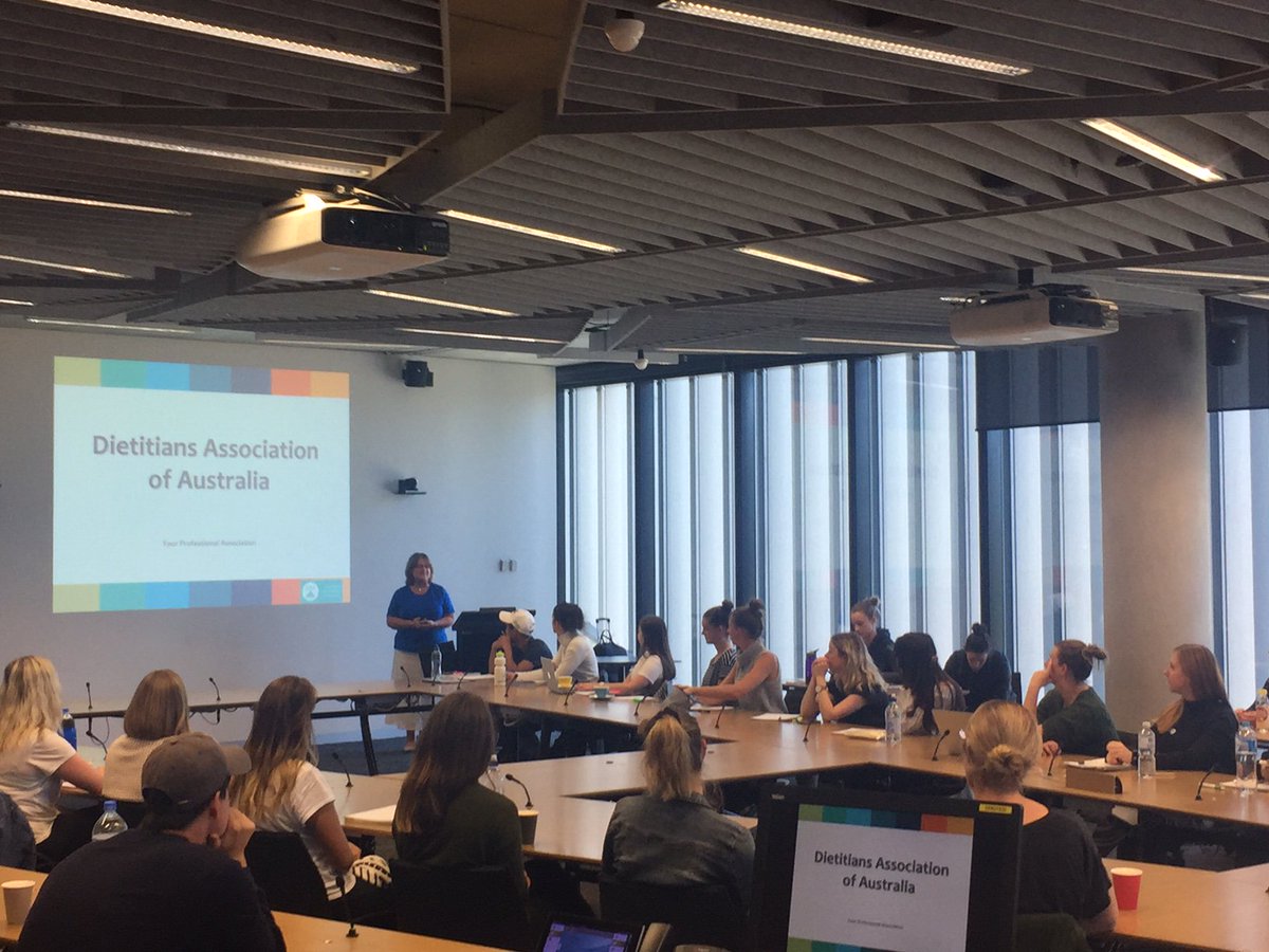 DeakinNutrition's tweet photo. Fantastic to welcome Claire Hewat, AdvAPD & CEO @DAA_feed to @Deakin to speak with students #DeakinDietetics #APD2B https://t.co/N6HGkDcM9r
