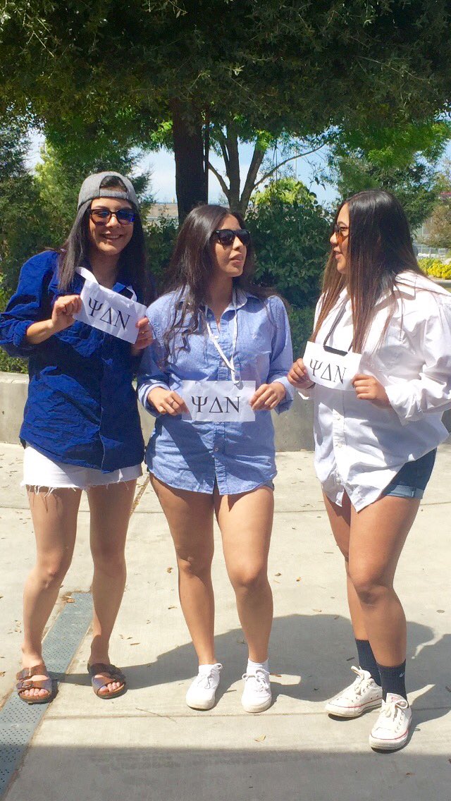 ivonneramirez_'s tweet image. FratTuesday con mis amigas #SpringWeek @quintana_alyssa @mariasanchezz_3