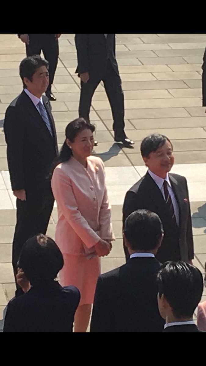La princesa triste #Masako asiste a la ceremonia de bienvenida a los #reyes muy sonriente #reyesenJapón