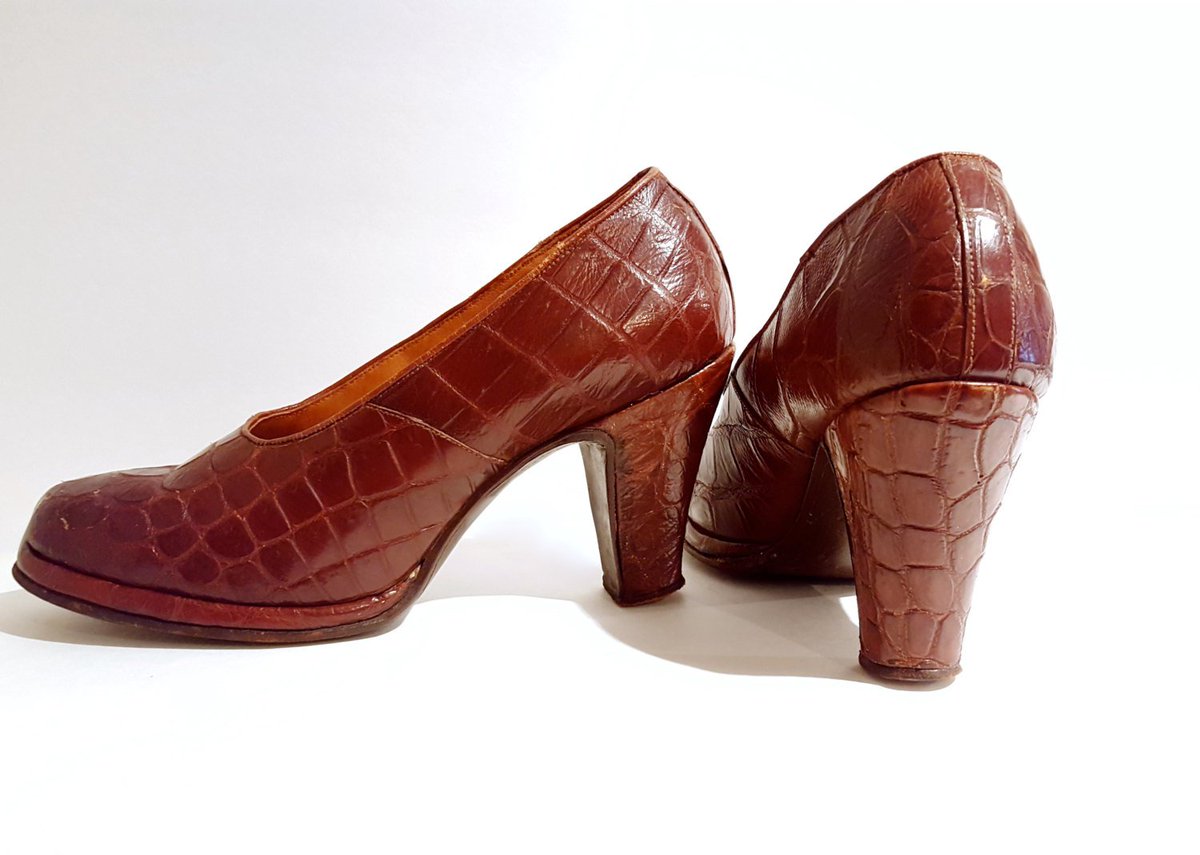 RetrouvBiz's tweet photo. Steppin' out in style heels | Vintage 1940s pumps | 40s brown alligato… https://t.co/uoSBvDWu5k #vintage #1940sShoes https://t.co/mgmw9FnZYd