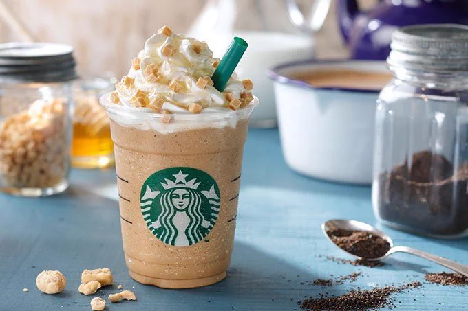 何コレ？パイが載ってるwスターバックスの新作フラペチーノwww