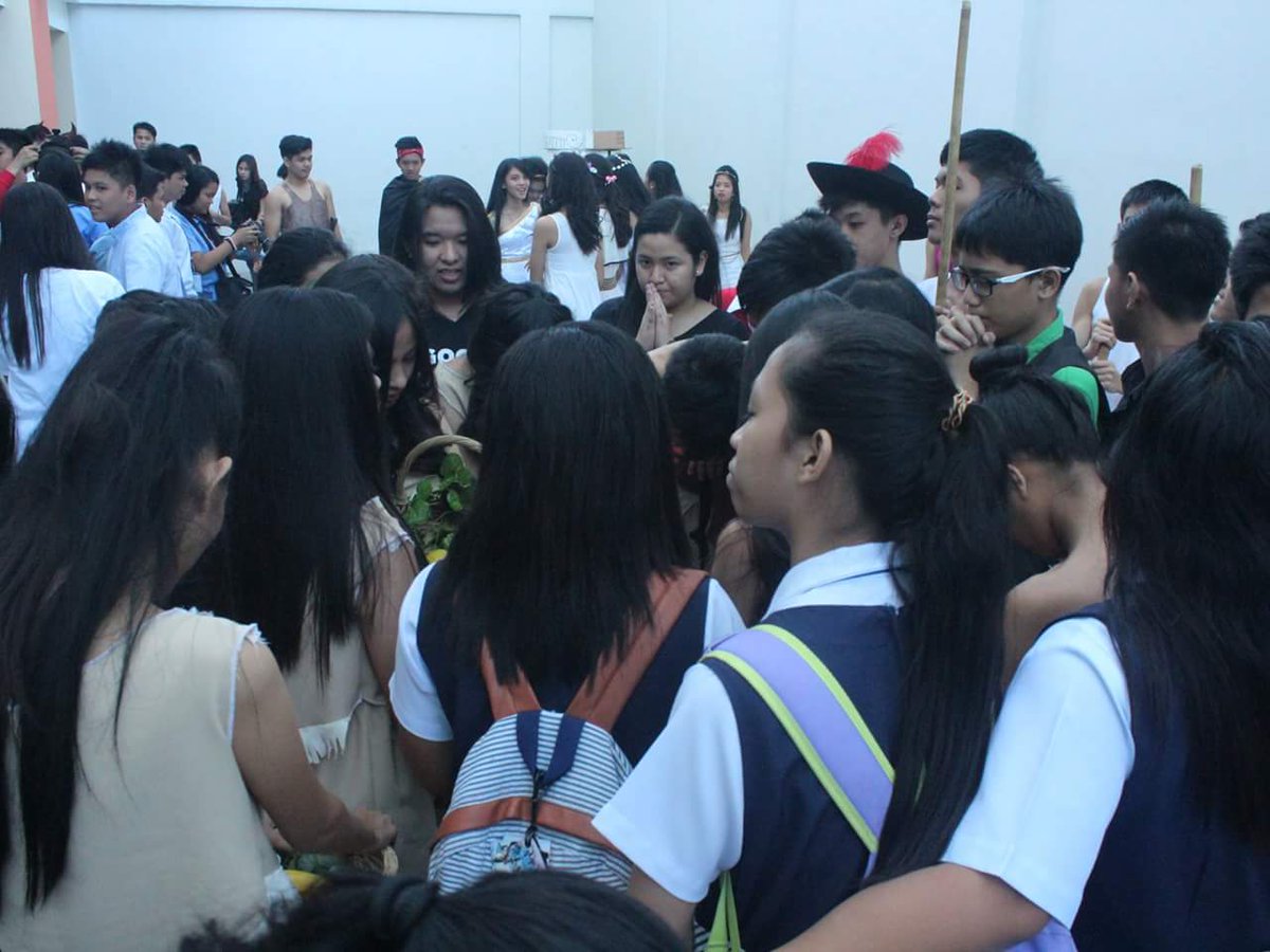 Emanems_'s tweet photo. Never nawala 'to sa batch namin. Prayer is always our secret to success! Thank you God. 💕 #VictoriousGoodBye https://t.co/2gXo0kQDcw