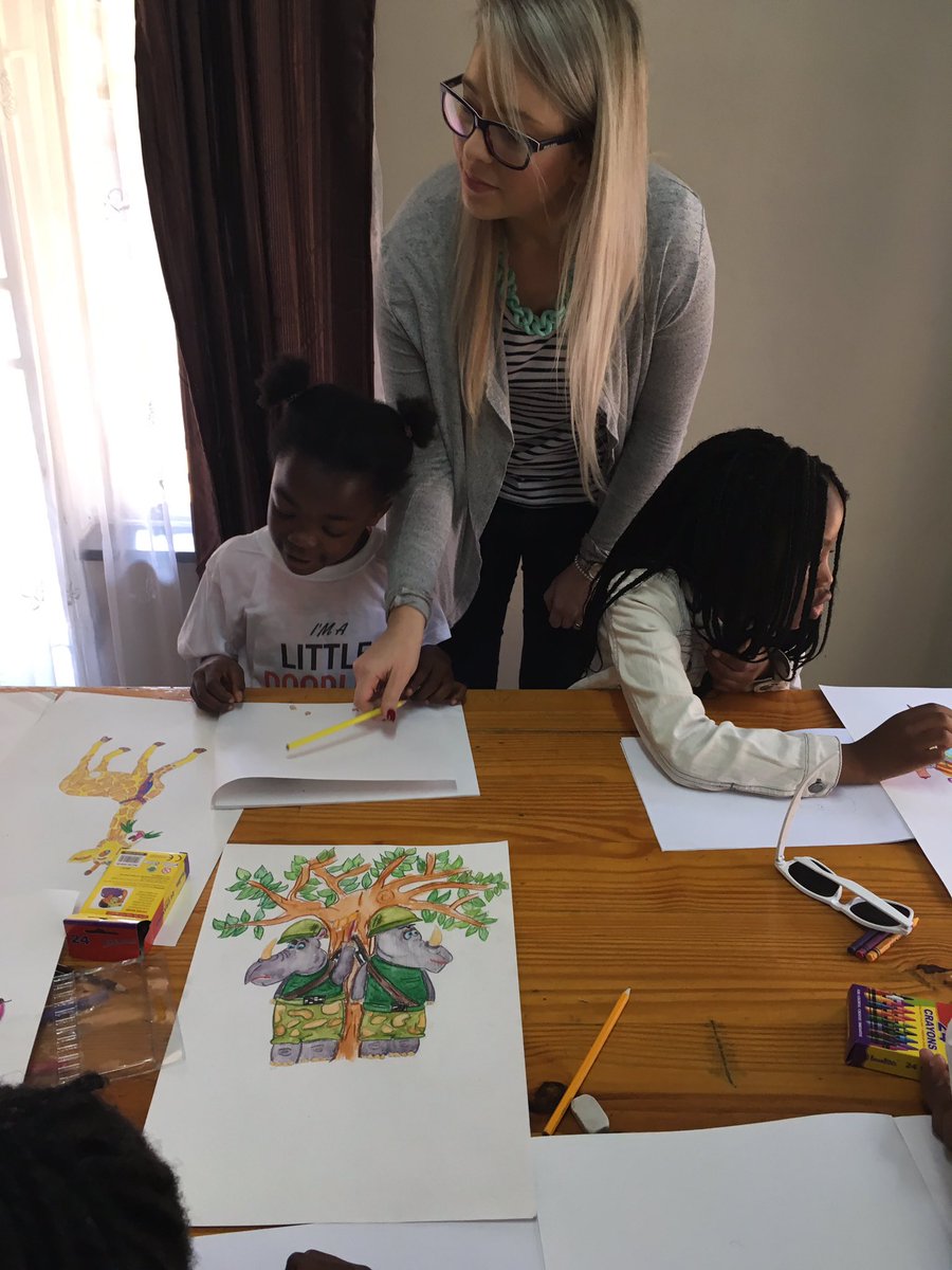 DoodleFuture's tweet image. Our beautiful Big Doodler sharing the art of positivity and love through drawing! We love our Little Doodlers ❤️#justdoodleit #illustrating