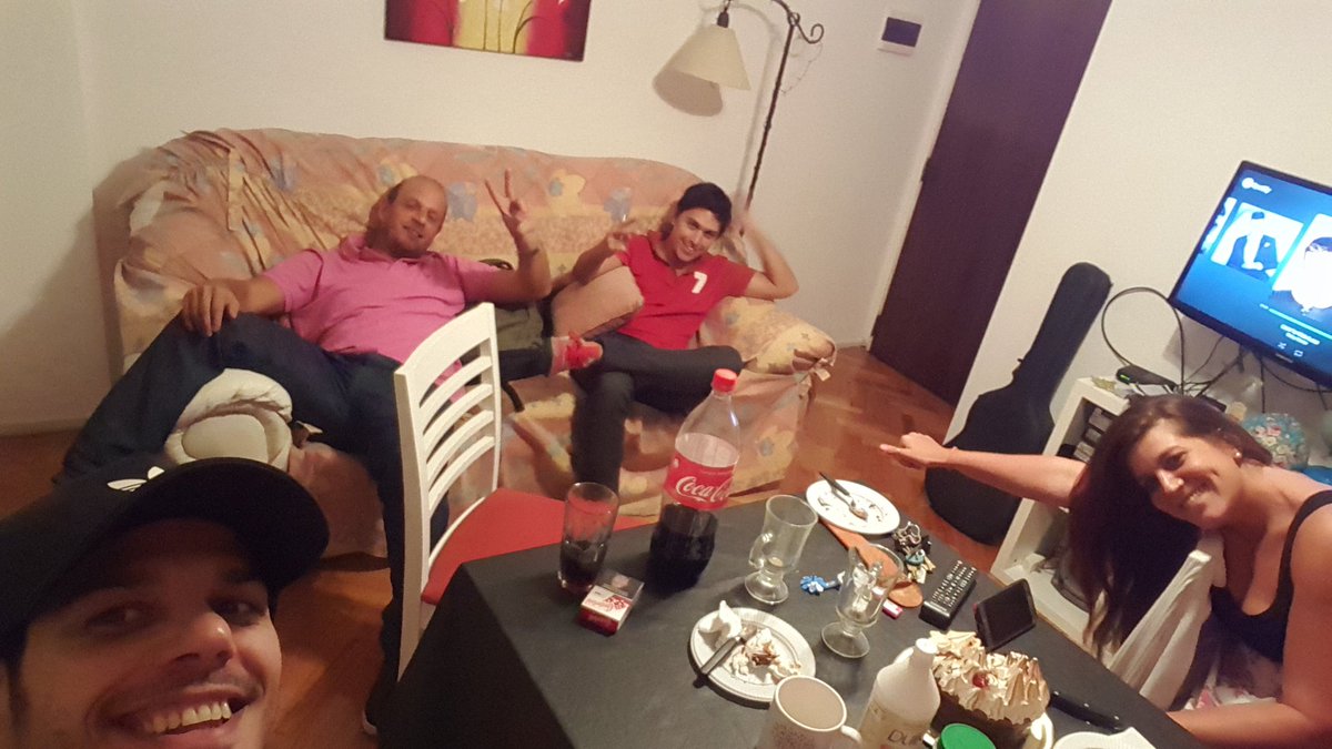 LeanSantiago's tweet photo. En el cumple de #AleGG en lo de @pokegabi_ con @anapauvv #Nico #AltaBanda #LosMejoresPlayers 👌🤗 https://t.co/Dhx9Nu5Uy1