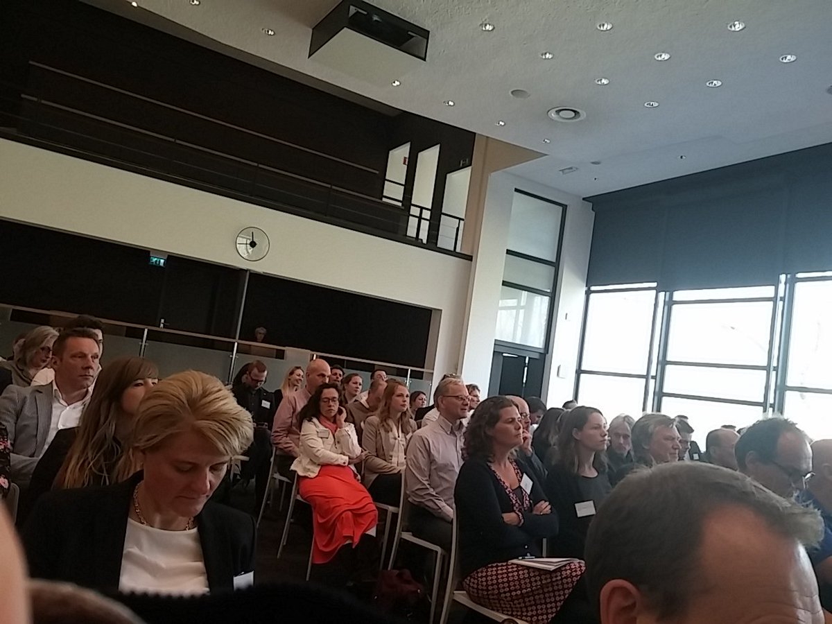 SD_Insights's tweet photo. Vandaag bij een indrukwekkende groep verkeersgedragdeskundigen en -geïnteresseerden #VGD17 Dank organisatie https://t.co/SnUG3Ub8Su