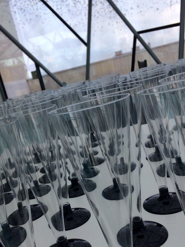 kovi's tweet photo. Céges welcome drink esete forog fent. #helloIBM https://t.co/2JGiYXNM3K