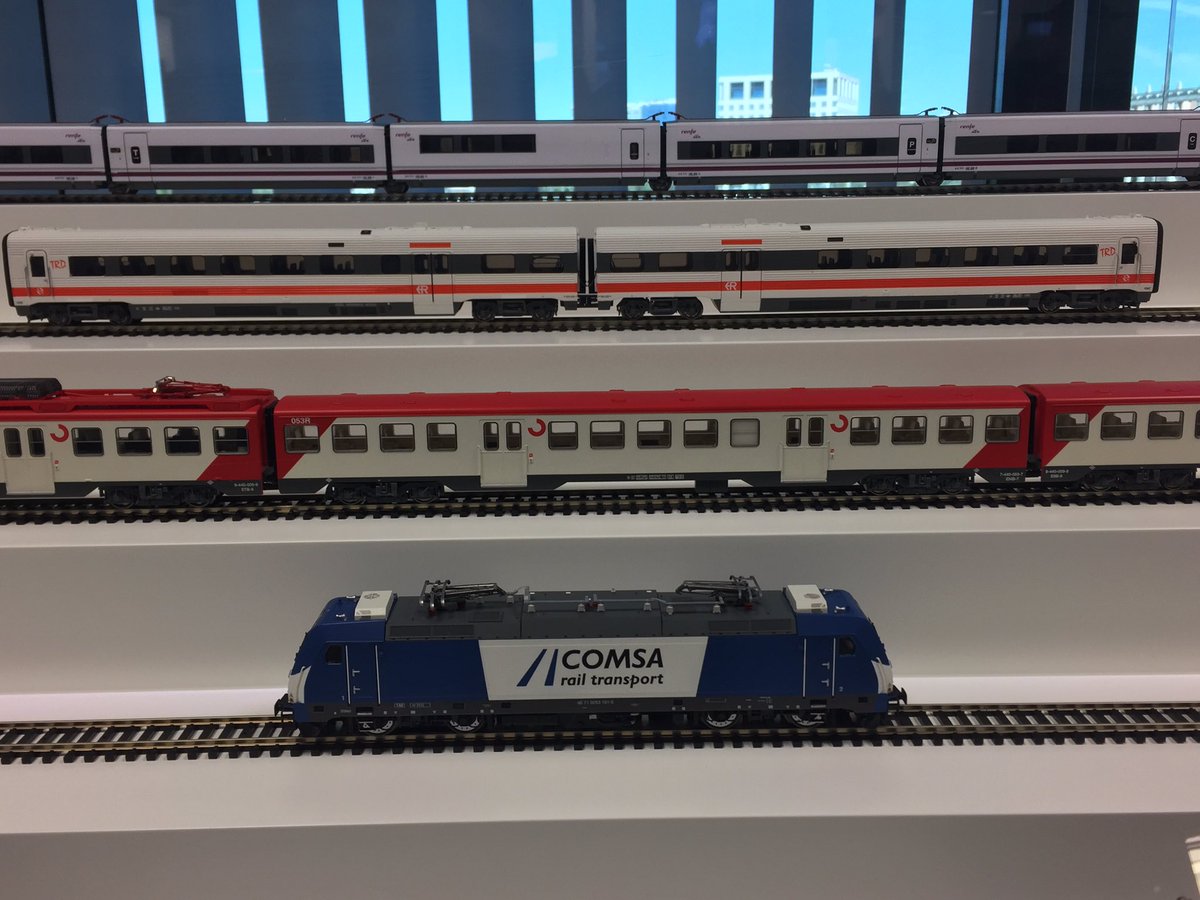 ufvaden's tweet photo. Hoy visitamos @Bombardier con nuestros compañeros de #EXMBA de @ADENBS ¡Nos subimos al tren de la #Seguridad! ¡Gracias por recibirnos! https://t.co/BdHtESMNhf