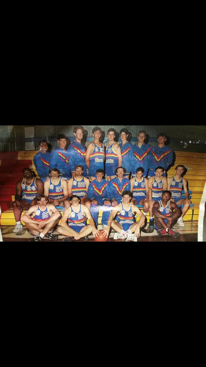 Tim_Green78's tweet image. Back when I could ball 🏀🏀.  @ChrisAnstey13 @adam_ballinger you might know a few blokes here ?1993 CBA.  Mildura Mavericks.  #Bottomright ?