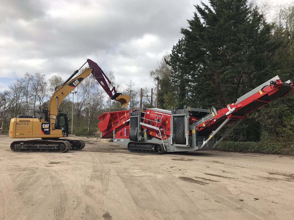 ruttleplant's tweet photo. New Maximus 512S Screener and a CAT 320F added to the hire fleet. Call now for great rates on all recycling equipment. #maximusscreening https://t.co/aOoyJSKacu