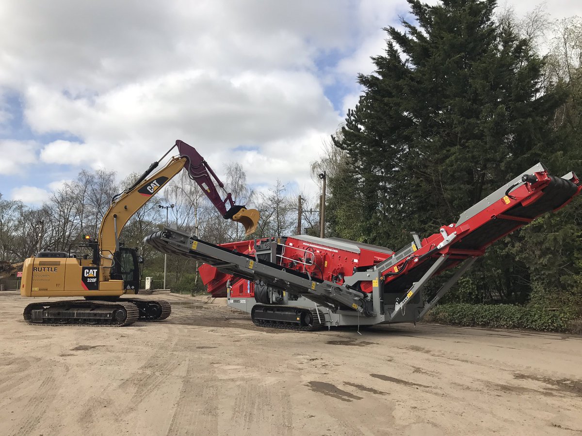 ruttleplant's tweet photo. New Maximus 512S Screener and a CAT 320F added to the hire fleet. Call now for great rates on all recycling equipment. #maximusscreening https://t.co/aOoyJSKacu
