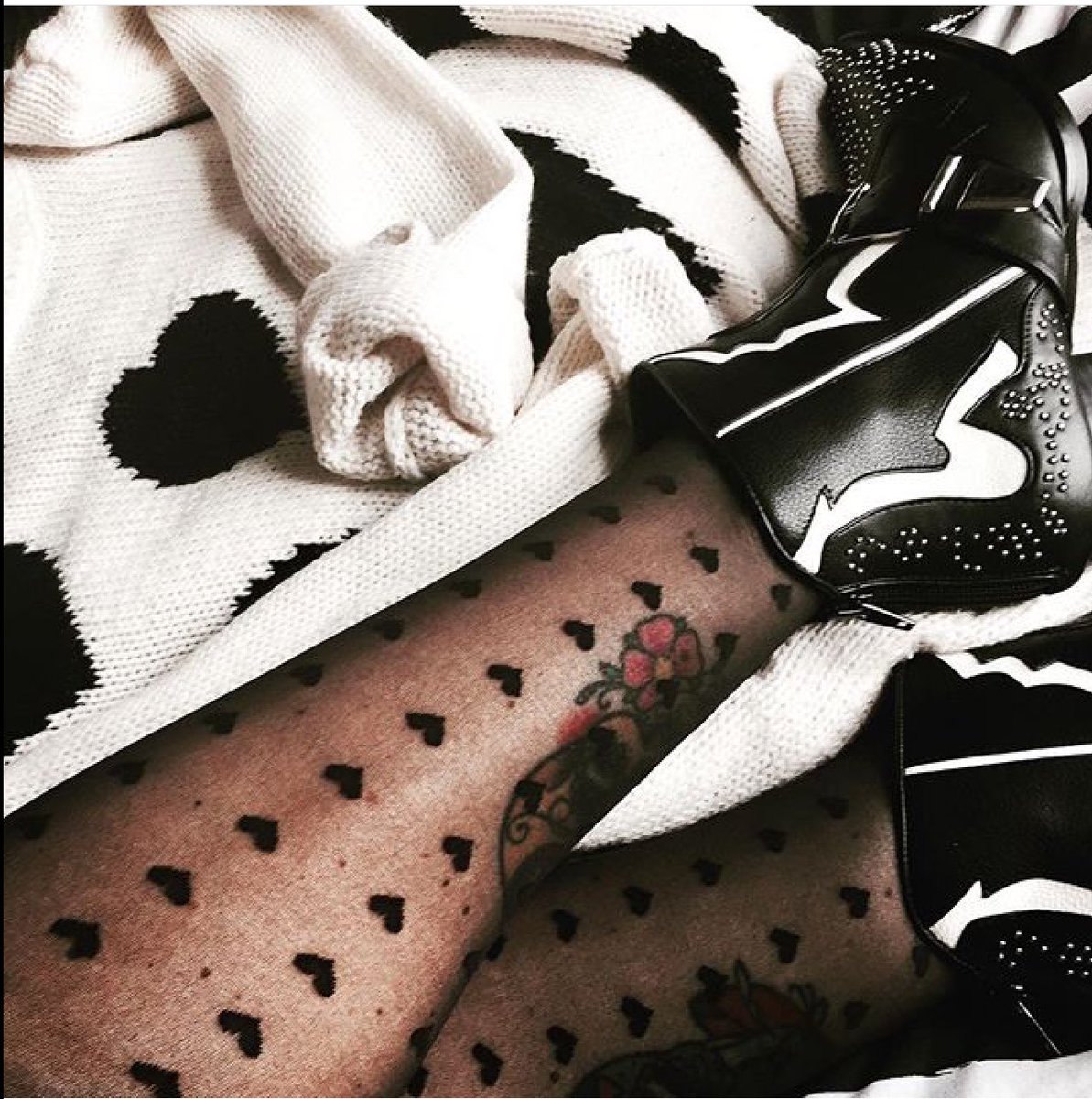 Lady_Look_'s tweet photo. Look of the day👄💄 #style #moodoftheday #lovefashion #flatlay #lookoftheday #lookbook #lovefashion #ootd #chic #glamour #manchesterfashion 💋💋 https://t.co/8kJI0bS5dU