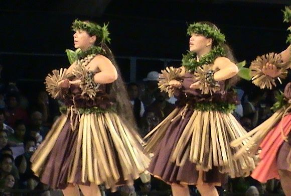 hawaiiarukikata's tweet photo. 日本のフラダンサーの皆様、フラファンの皆様～♪ いよいよメリモの季節ですよ！今年の大会も目が話せませんね。https://t.co/QvQysalVNW ＃フラ ＃ハワイ島 ＃メリーモナーク ＃ヒロ https://t.co/oeCL5GGzlM