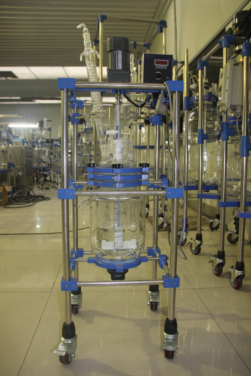 Glassreactor8's tweet photo. inner layer can be added with the different hot and cold sources frozen liquid,hot water or hot oil to do loop heating or cooling reaction https://t.co/wVkJJ6KZDa