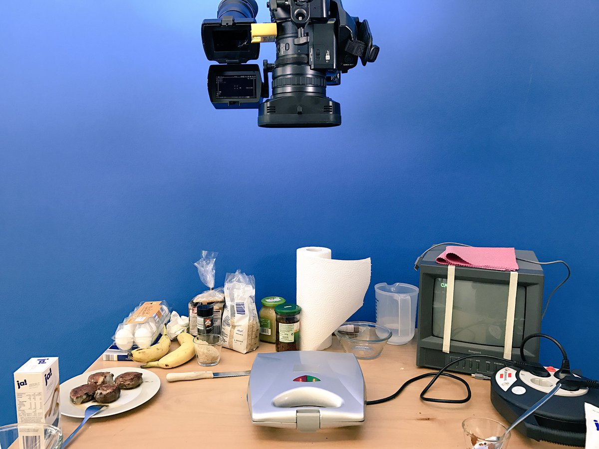 picks_of_'s tweet photo. Heute im Programm: Koche ein 3-Gänge Menü im Sandwichmaker. Das nenne ich mal investigativen Journalismus bei @bayern1 😂👍 https://t.co/YLQYHUsgkl