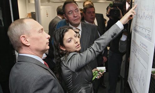 M_Simonyan's tweet image. А вот еще одно такое же фото! Десятью годами ранее! Что доказывает: Маргарита Симоньян видела Путина ДВАЖДЫ!