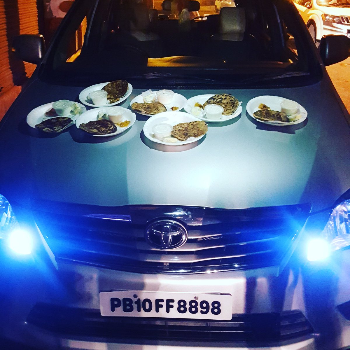 ballysagoomusic's tweet photo. Thx to the boyz lasnite4 taking me out 4some late nite #streetfood .. loved the table service!!!☝😜🍗🍝🍺
#pranthas #dinner#grub #food#ludhiana https://t.co/vkTBYTHIeg
