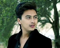 ExtraoridanyDi1's tweet photo. #biggest fan of him
#love @shahpaul07 https://t.co/0Y838MCTuK