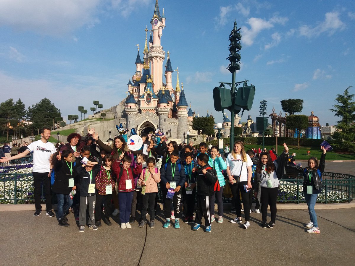 Merci à nos deux super guides Gaëlle et Benjamin et à tous les organisateurs pour cette journée inoubliable! <a href="/DisneylandParis/">Disneyland Paris</a>  <a href="/ericpa77/">Éric Pires Augère</a>